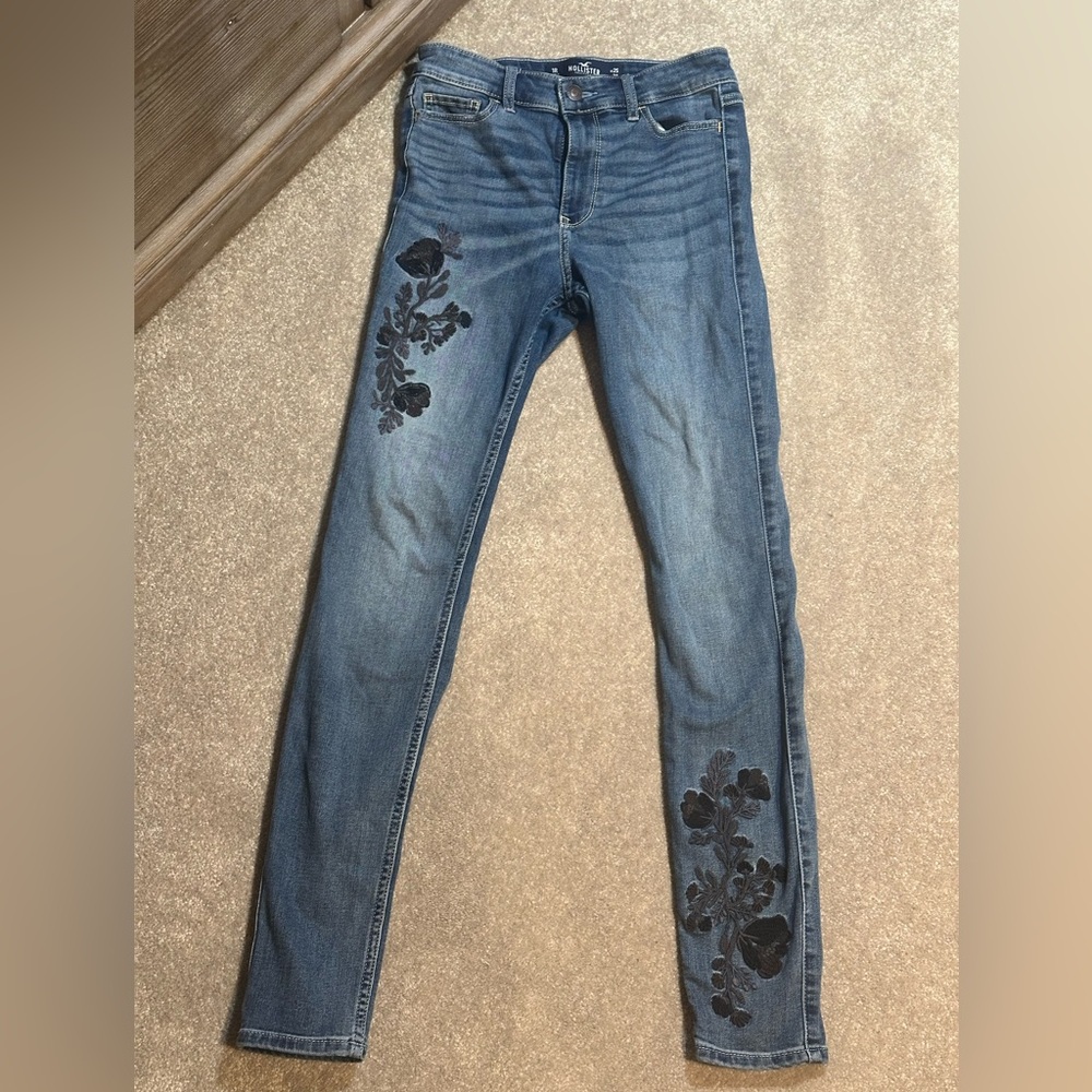 Hollister Women's Super Skinny High Rise Sretch Jeans Embroidered Rose size 1